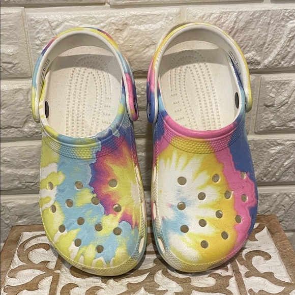 Tie Dyed 🐊 Crocs - Picture 2 of 4